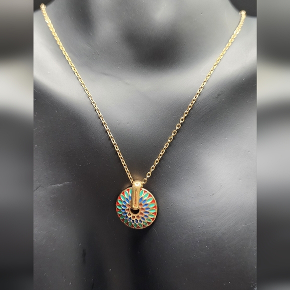 Elegant Gold Necklace - Picture 8 of 10